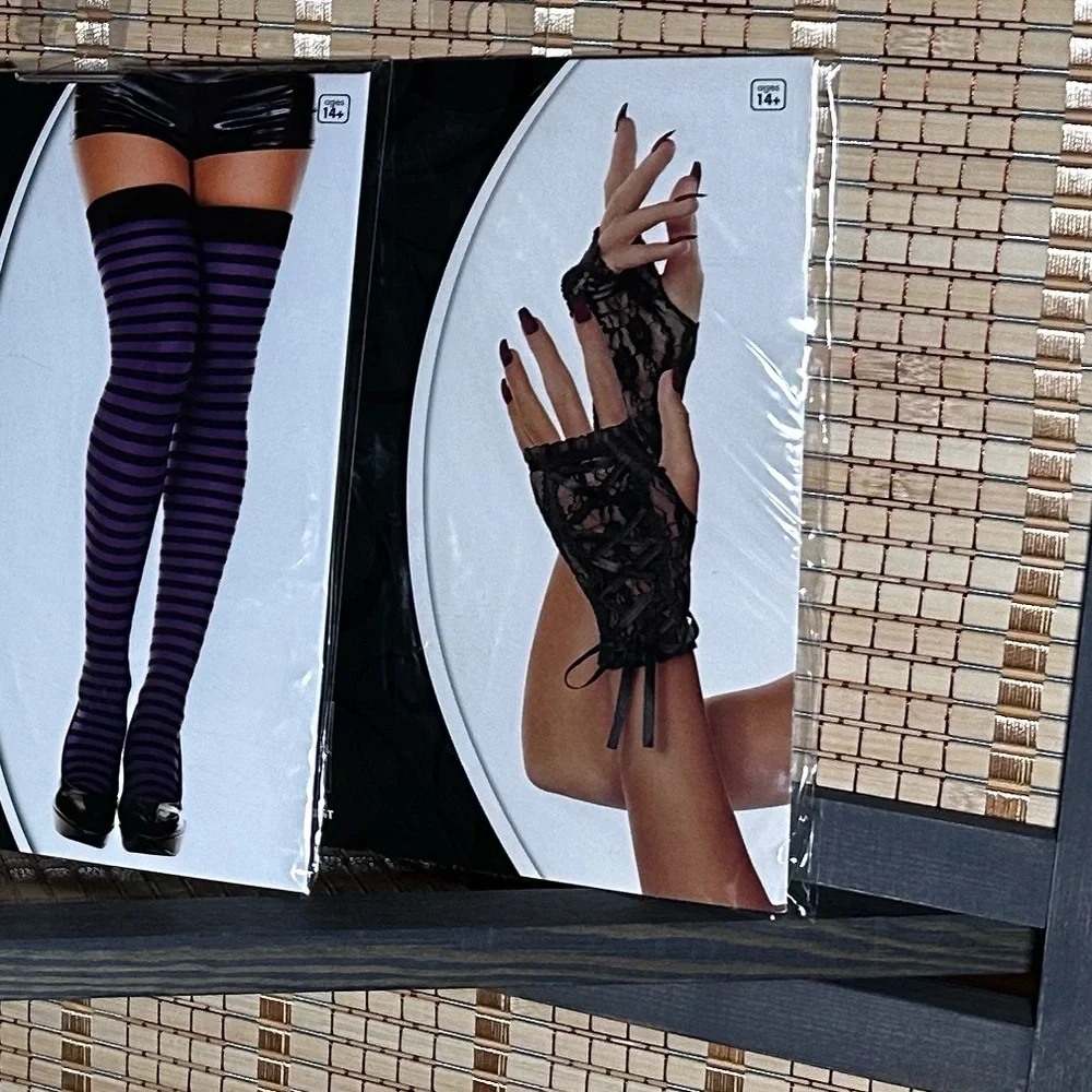 Assorted Fishnet or Lace Fingerless Gloves in Black or Green